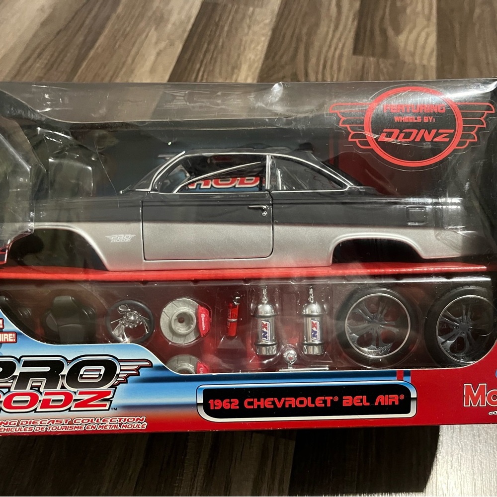 Maisto Pro rodz metal model kit 1:18 1962 Chevrolet Bel Air Rare prepainted grey